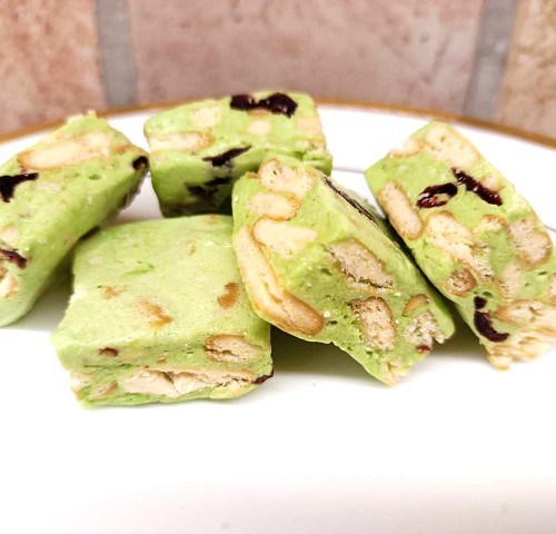 新莊蜜而可牛軋糖😍抹茶雪花酥餅 😍   200克一包  😍  130元